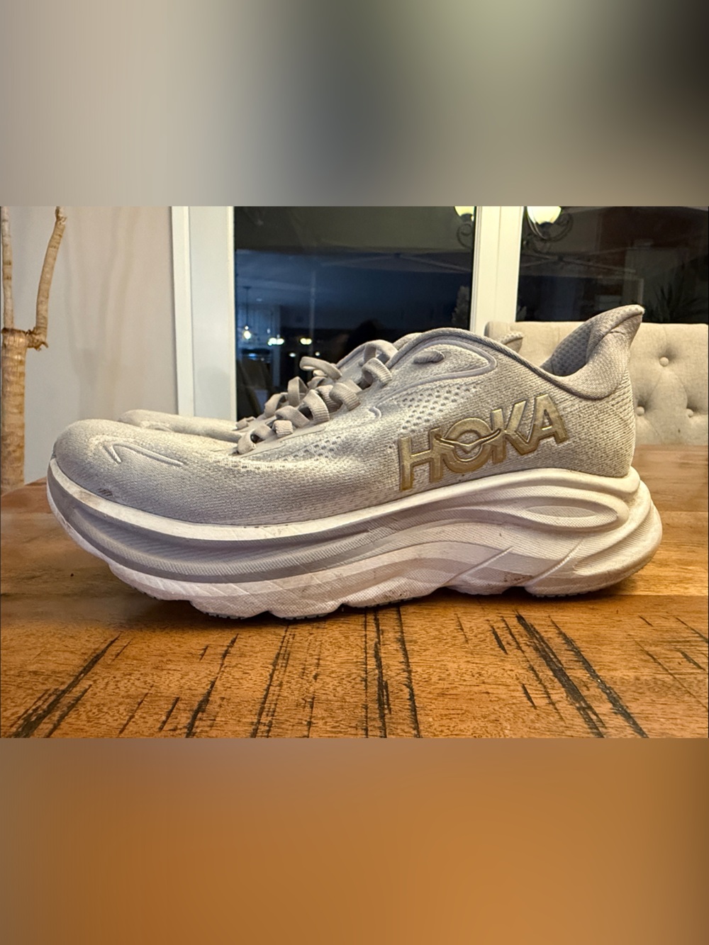 Women Hoka Clifton 10’s Size 7
